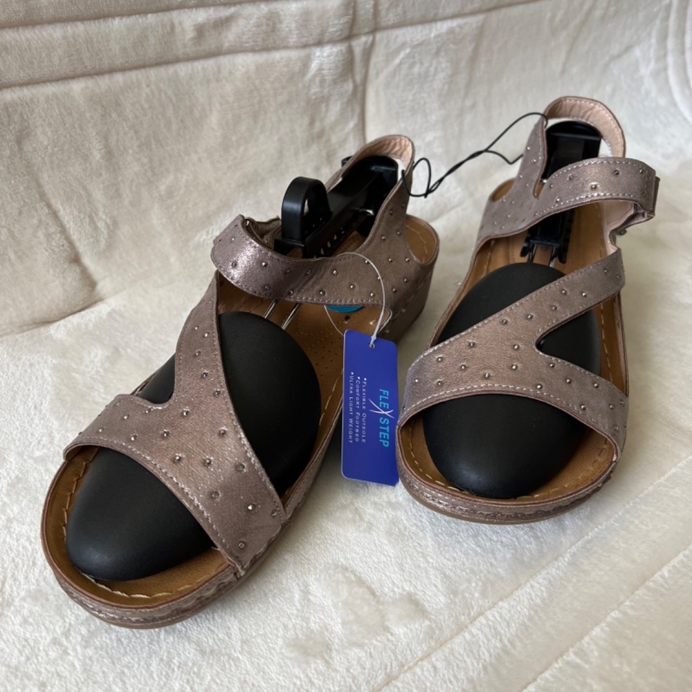 FlexStep Sandals - Picture 2 of 9
